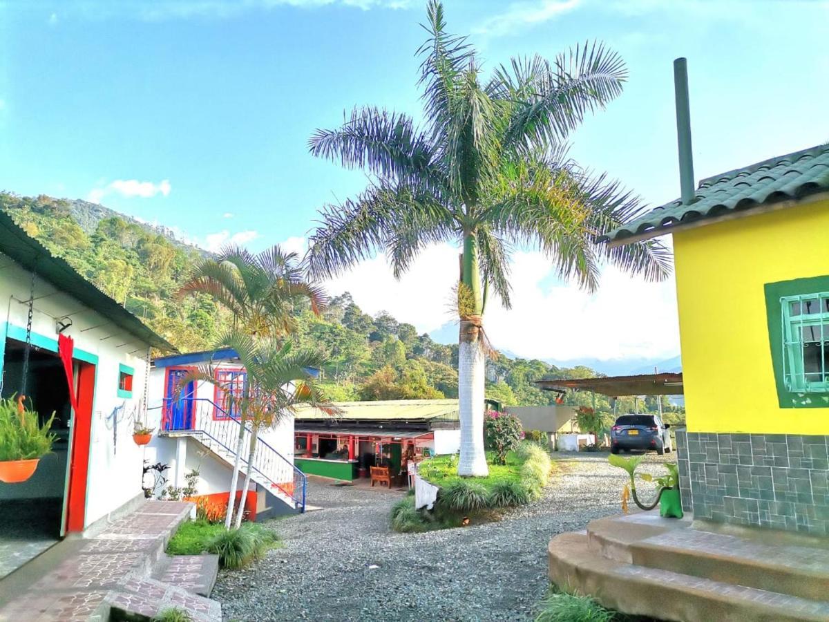 Finca Turistica Santa Clara Hostel Calarca Ngoại thất bức ảnh