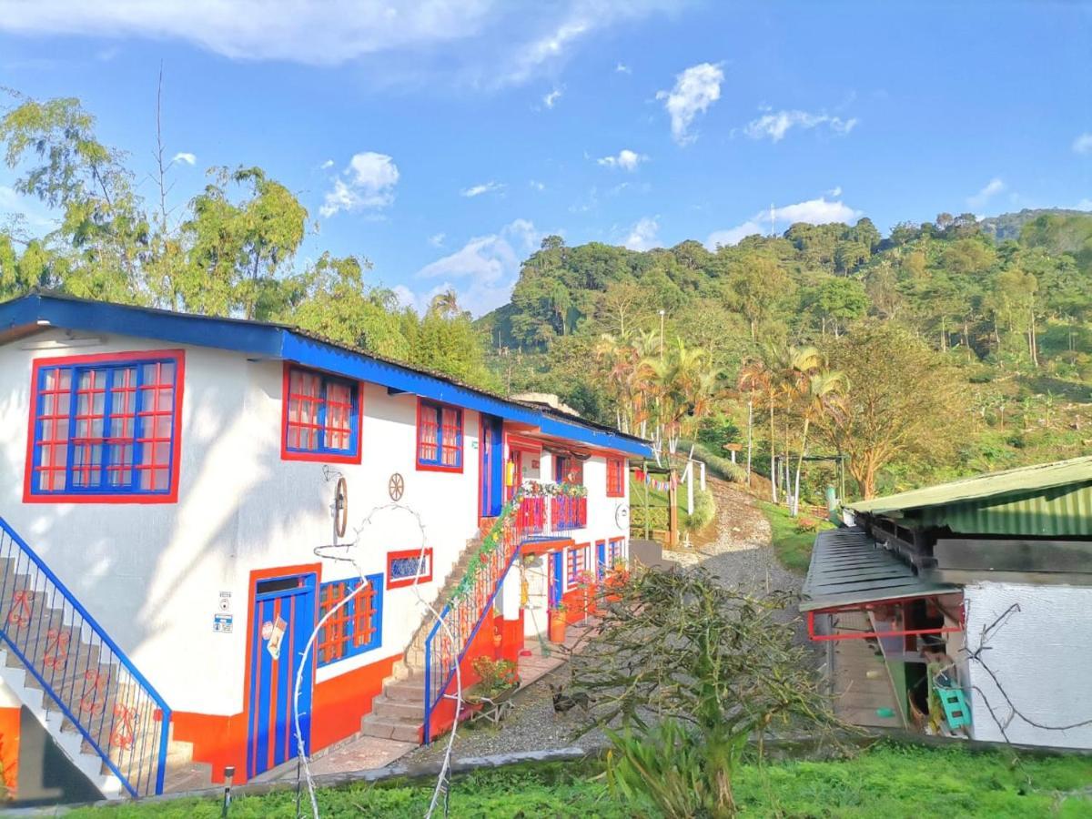 Finca Turistica Santa Clara Hostel Calarca Ngoại thất bức ảnh