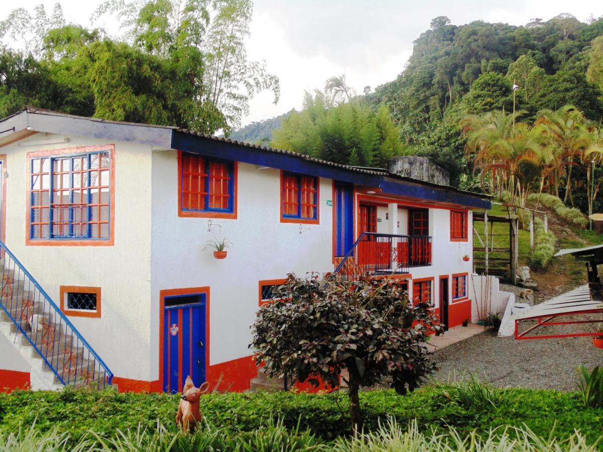 Finca Turistica Santa Clara Hostel Calarca Ngoại thất bức ảnh