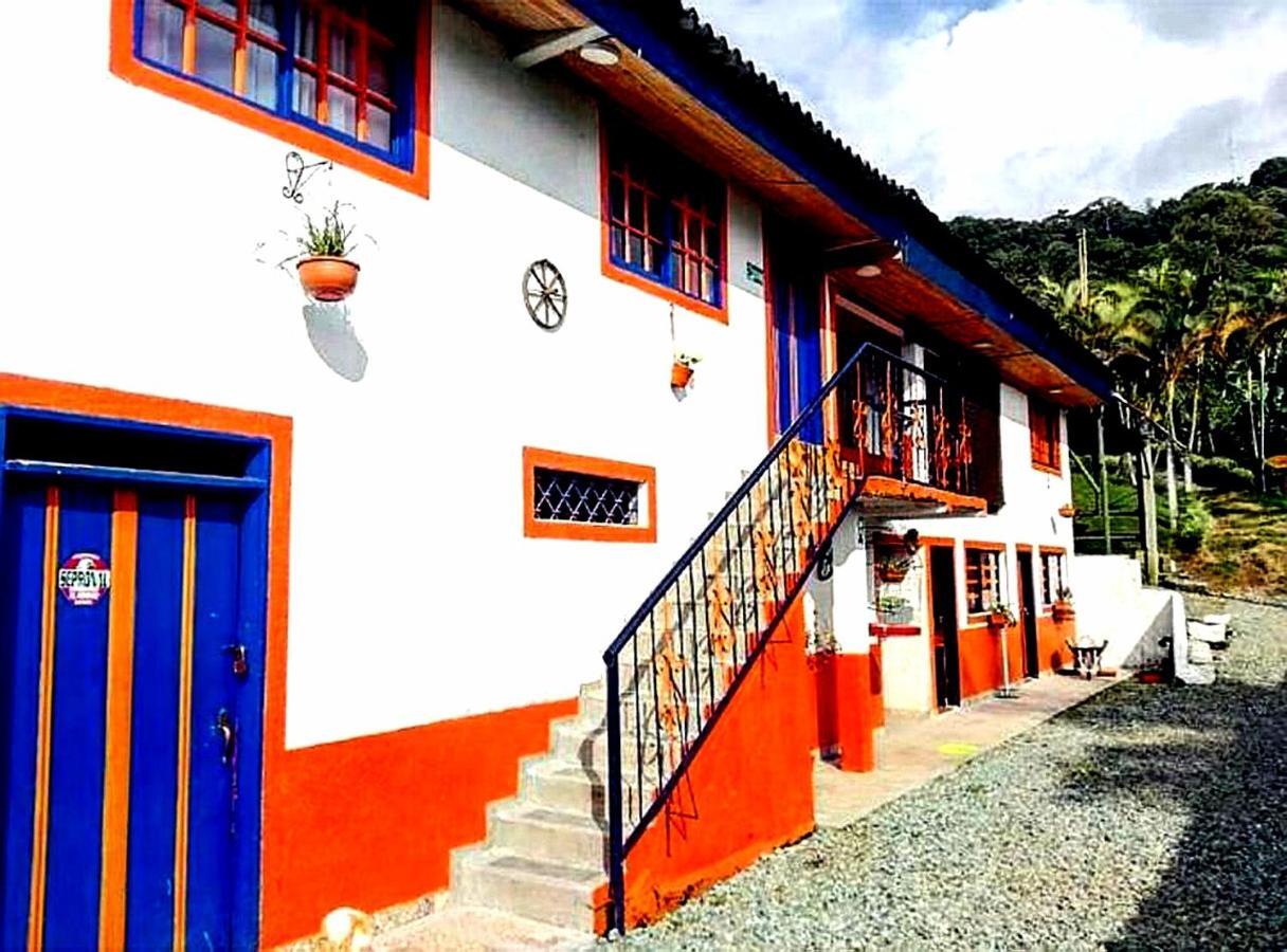Finca Turistica Santa Clara Hostel Calarca Ngoại thất bức ảnh
