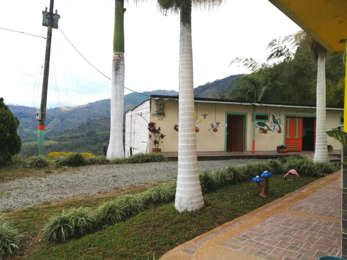 Finca Turistica Santa Clara Hostel Calarca Ngoại thất bức ảnh